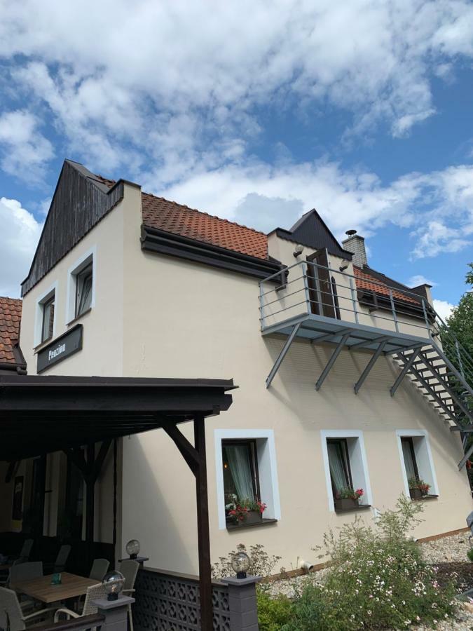 Penzion & Restaurace U Vily Sezimovo Usti Luaran gambar