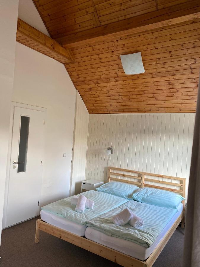 Penzion & Restaurace U Vily Sezimovo Usti Luaran gambar